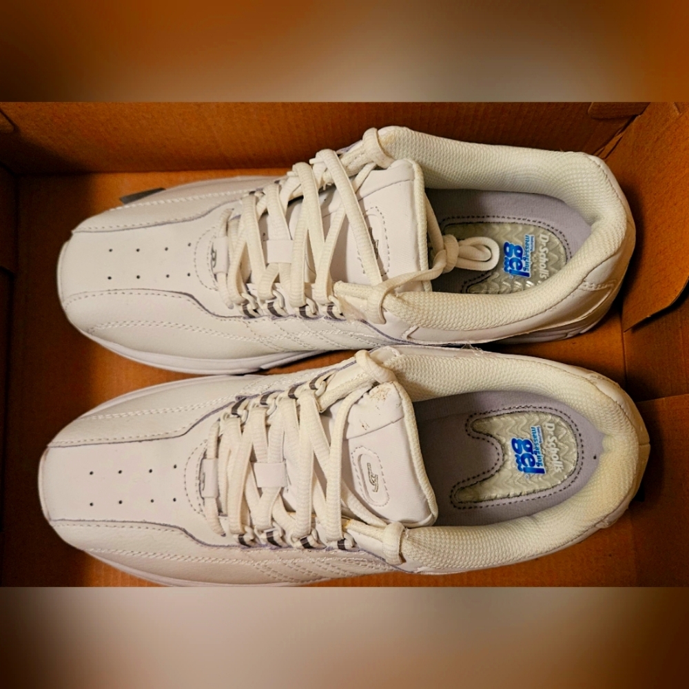 Dr. Scholl's white leather, lace-up shoes. 8.5 M NWOT